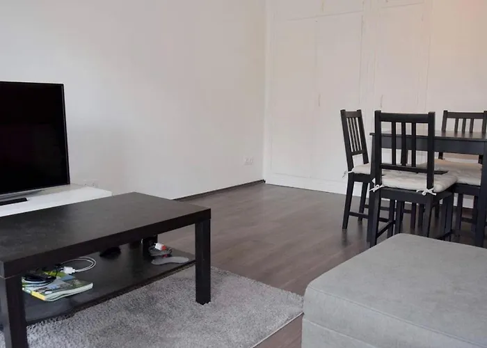 Central Apartment With Balcony Near Castle Hill