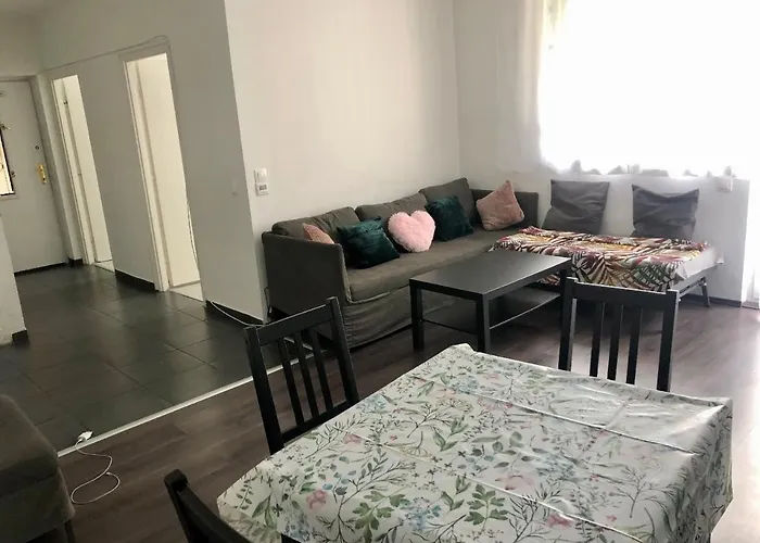 Central Apartment With Balcony Near Castle Hill